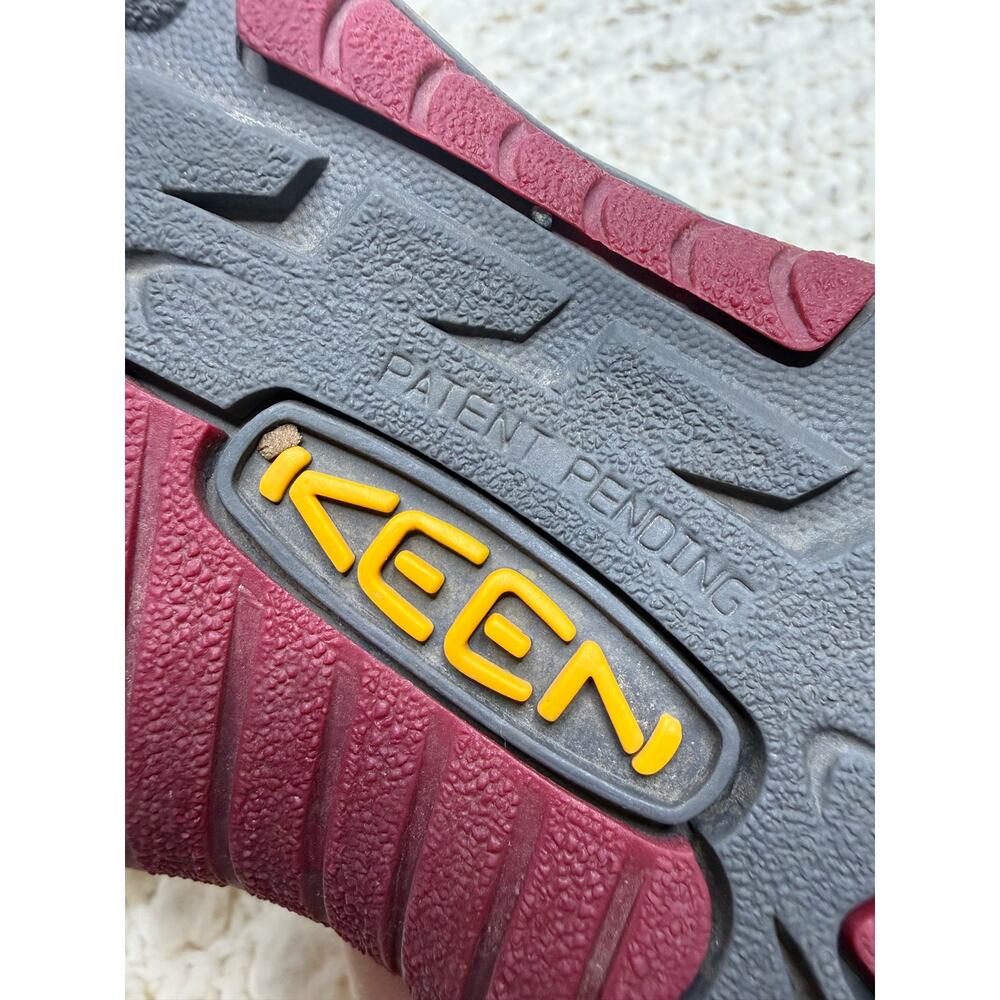 KEEN Women's 11 Newport H2 Waterproof Hiking Sandal Rubber Toe Gray Burgundy - Picture 14 of 15